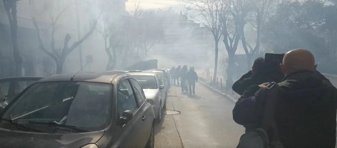 Θεσσαλονίκη: Εκτεταμένη χρήση χημικών από τα ΜΑΤ στην διαδήλωση κατά του εκπαιδευτικού νομοσχεδίου (βίντεο)